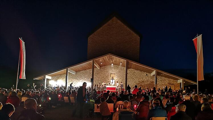 Die Vigilfeier zum Hochfest Mariä Himmelfahrt am Maria Ehrenberg war von  gut 3500 Gläubigen besucht. Marion Eckert