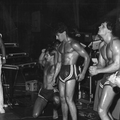 Thommy und die Muskelmänner: Der TV-Titan moderiert 1985 die Super-Disko der Kulmbacher Sparkasse in der Sporthalle Weiher.  Fotos: beide Archiv Stephan Tiroch, 1985