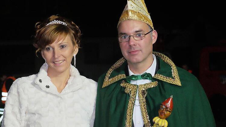 Die närrischen Hoheiten Manuela I. und Mario I. vom Haarberg. Foto: Gerd Schaar
