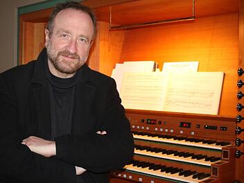 Seine Begeisterung für Musik an viele Menschen weiterzugeben - darauf freut sich Dekanatskantor Christian Reitenspieß. Foto: Dagmar Besand