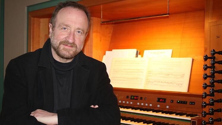 Seine Begeisterung für Musik an viele Menschen weiterzugeben - darauf freut sich Dekanatskantor Christian Reitenspieß. Foto: Dagmar Besand