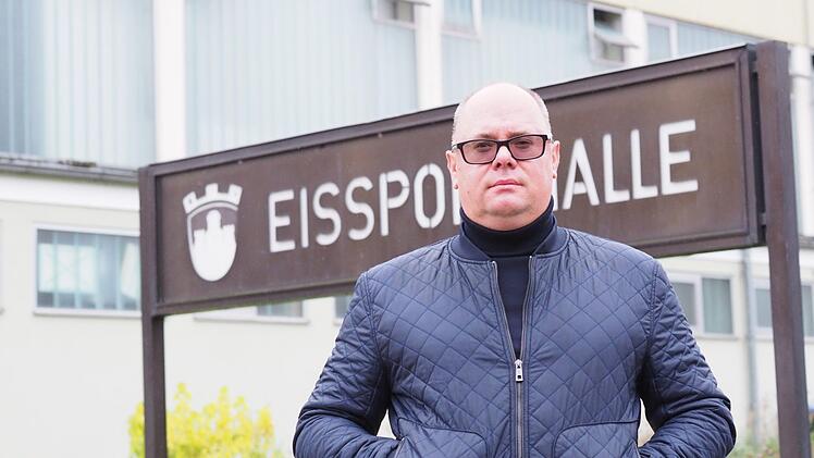 Alexander Kondrashov vor der Bad Kissinger Eishalle. Foto: Jürgen Schmitt