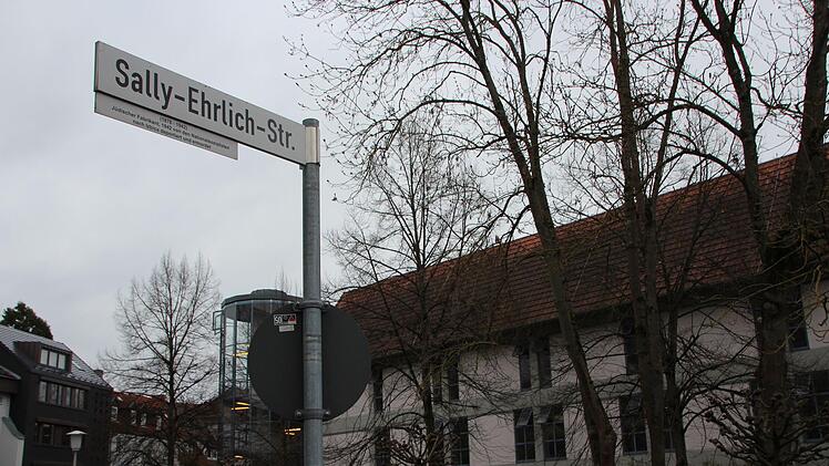 Zentraler Ort für ein Corona-Schnelltest-Zentrum: Vom Rot-Kreuz-Haus in der Sally-Ehrlich-Straße aus sind es nur wenige Schritte bis zum  Parkhaus Zinkenwehr.