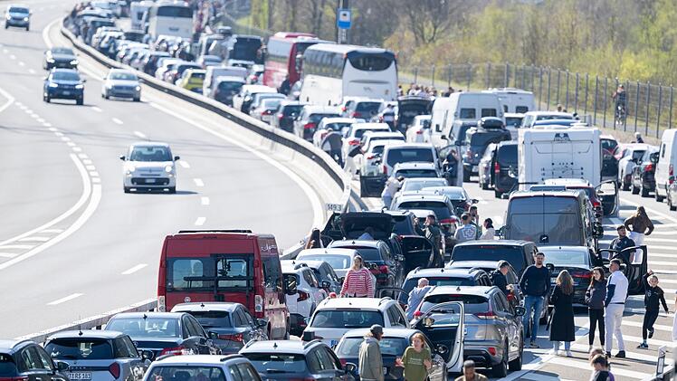Osterreiseverkehr - Gotthardtunnel