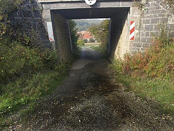 Der Feldweg am Rannunger Berg ist vor allem an den Steigungen und an der Unterführung beschädigt. Foto: Stefan Geiger