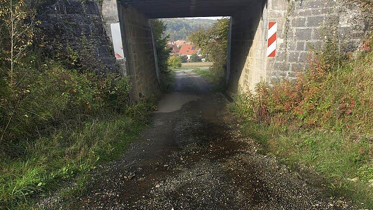 Der Feldweg am Rannunger Berg ist vor allem an den Steigungen und an der Unterführung beschädigt. Foto: Stefan Geiger