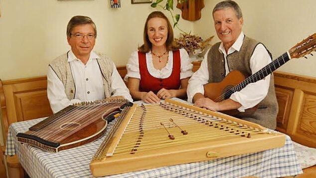 Die Niederndorfer Saitenmusik ist am Montag auf Bayern 1 zu hören. Foto: privat