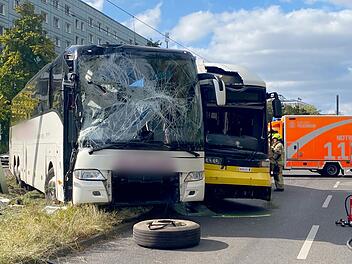 Verletzte bei Unfall nahe Alexanderplatz