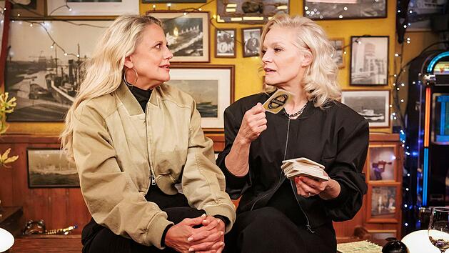 Da haben sich die Richten gefunden: Barbara Sch&ouml;neberger verr&auml;t Ina M&uuml;ller, warum sie sich manchmal lieber mit Frauen unterh&auml;lt.