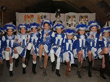 Die Blauen Funken sorgten für Stimmung mit ihrem Gardetanz.  Fotos: Gerd Schaar