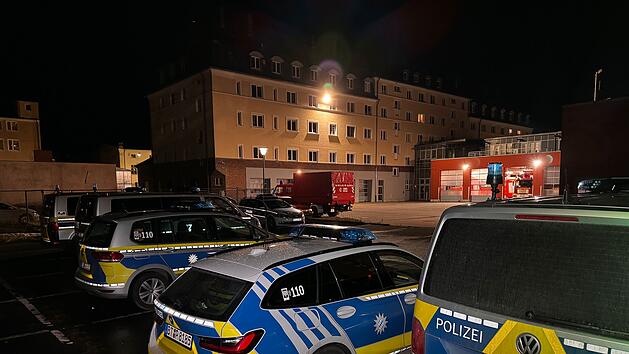 Hof: Gro&szlig;einsatz wegen Einbruch in ehemalige Fabrik - Polizei sucht mit Hubschrauber nach T&auml;ter