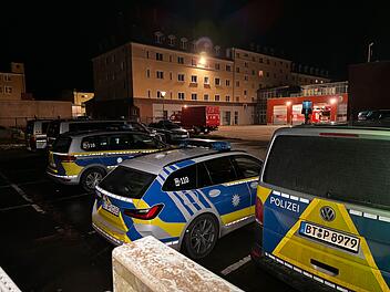 Hof: Großeinsatz wegen Einbruch in ehemalige Fabrik - Polizei sucht mit Hubschrauber nach Täter