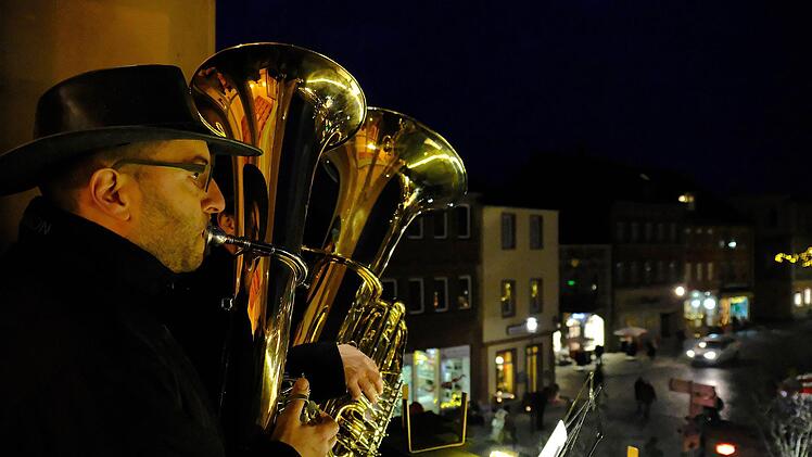 Musikalische Abordnung von der Hammelburger Stadtkapelle. Gerd Schaar