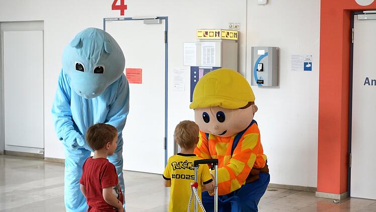 Kinderklinik Erlangen: Plüschige Besucher sorgen für Begeisterung