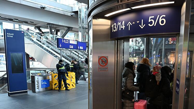 Defekte Rolltreppen am Hauptbahnhof Berlin