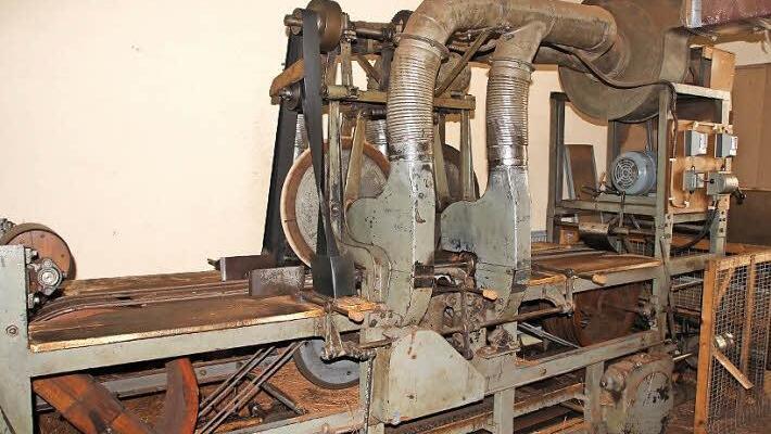 Eine weitere Besonderheit in der Bürstenfabrik ist diese Mischmaschine. Randolf Urbanski gehört zu den wenigen, der die Zusammensetzung der Borsten selbst mischt. Wie das geschieht, ist ein Betriebsgeheimnis.