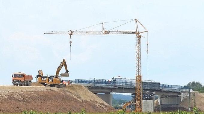 Die Straßenbrücke zwischen Kersbach und Baiersdorf bleibt laut Landratsamt noch bis zum 18. August gesperrt.