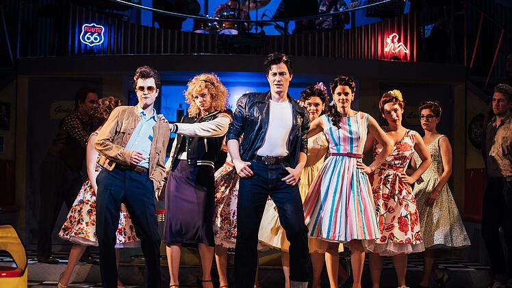 Begeisterten Applaus gab es bei der Wiederaufnahme des Rock'n'Roll-Musicals "A Spider Murphy Story" im Landestheater Coburg.Foto: Sebastian Buff