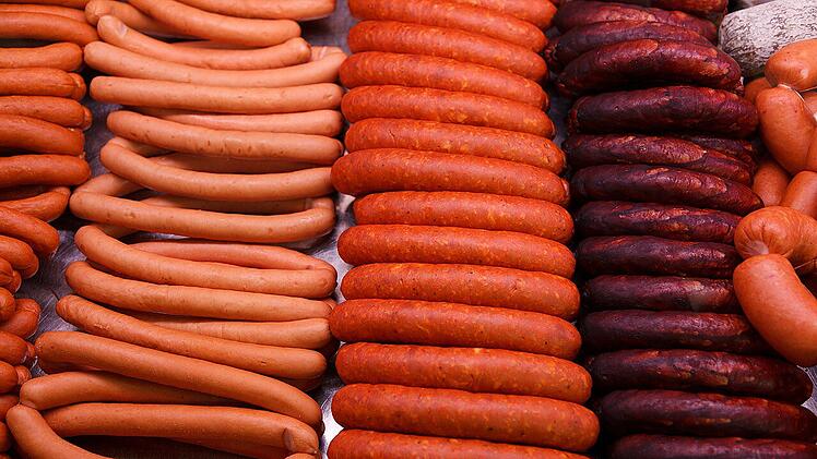 Gefährliche Bakterien in Premium-Wurst nachgewiesen - fränkischer Importeur startet großen Rückruf