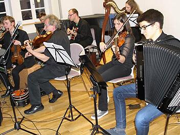 Die Band "Drimindoo" begeisterte in der "Alten Schule" in Loffeld ihr Publikum mit Songs aus Irland.  Foto: Gerda Völk