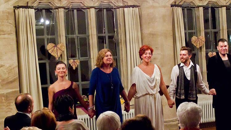 Das "Ensemble Karsanat" bei seinem Gastpiel im ehemaligen Refkrotium des einstigen Klosters MönchrödenFoto: Jochen Berger