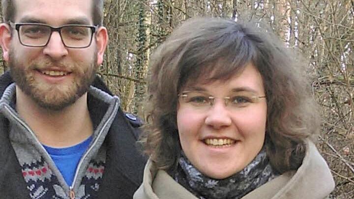 Christina Lungfiel tritt in Ermershausen ihre erste Pfarrstelle an. Im Hintergrund ihr Mann Jan, der als Vikar ebenfalls in Diensten der evangelischen Landeskirche steht. Foto. privat
