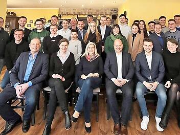 Das neue Vorstandsteam der Jungen Union Bamberg-Land und seine prominenten Unterstützer