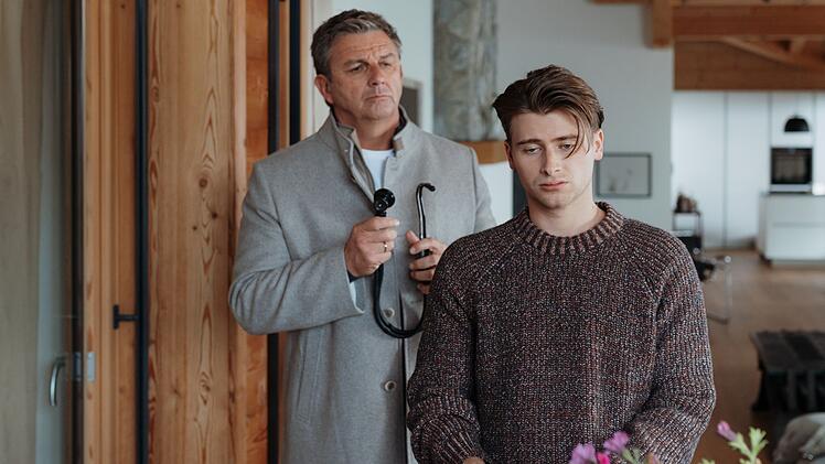 Tim Maier (Paul Sundheim) lebt seit Jahren wegen einer Lungenfibrose in strikter Isolation. Damit will er sich nicht abfinden: "Ich will leben."