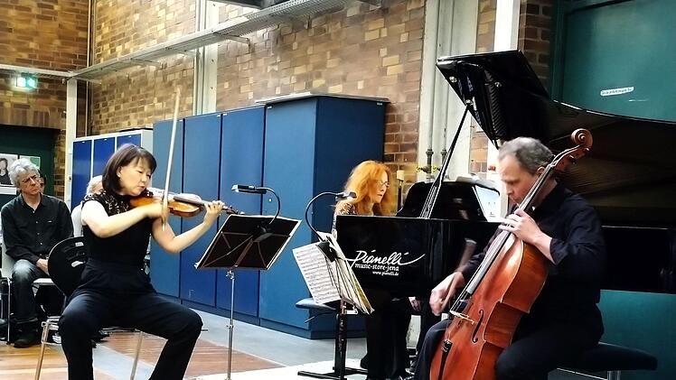 Viel Beifall gab es für ein Konzert im Strömungslabor der Hochschule Coburg Foto: JJochen Berger