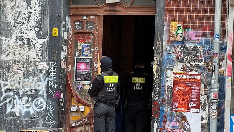 Razzia nach Anschlag auf Strommasten im September in Berlin