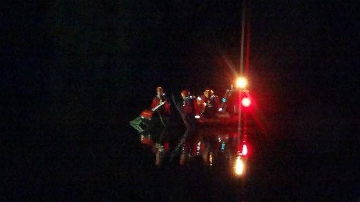 Auch bei Nacht übt die Kulmbacher DLRG auf dem Wasser. Foto: privat