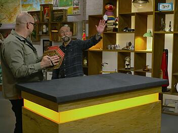 In der Mittwochsausgabe der ZDF-Trödelshow "Bares für Rares" brachte eine alte Quetschkommode Horst Lichter an den Rand der Verzweiflung: "Ich brauche Hilfe." Nachdem sich auch die Expertise schwierig gestaltete, sorgte immerhin ein musikalischer Händler für eine gelungene Überraschung am Ende: "Bravo."