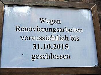Schild am Eingang der Morizkirche Foto: Oliver Schmidt