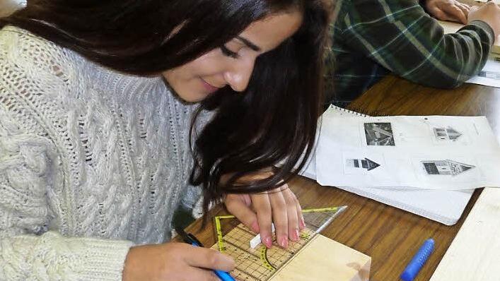 Branka Skok (15) bewies, fass auch Mädchen Talent für das Handwerkliche haben. Fotos: Sonja Adam