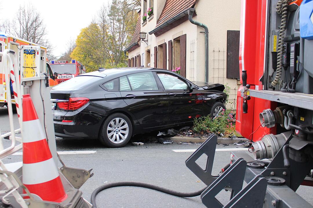 Frau wird bei Crash in Bayreuth im Auto eingeklemmt