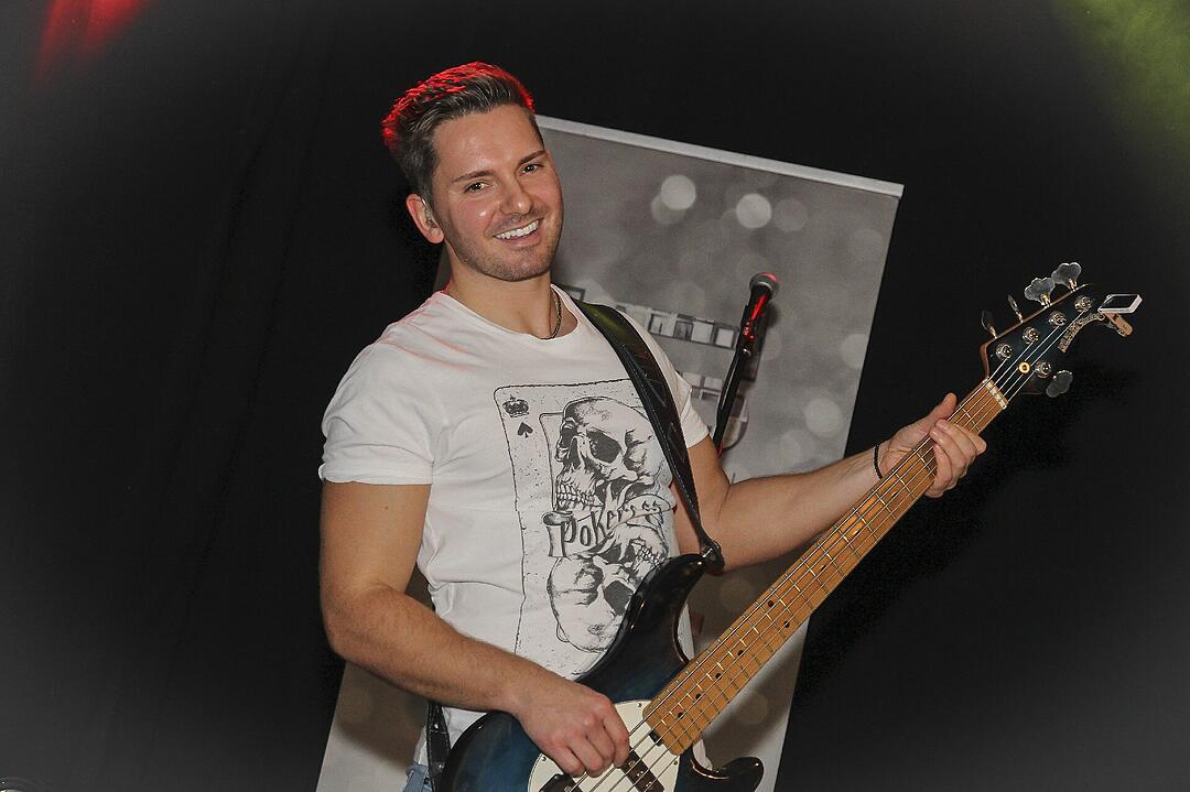 Mit vielen Party-Songs der 80er & 90er und Rock-Pop Klassikern