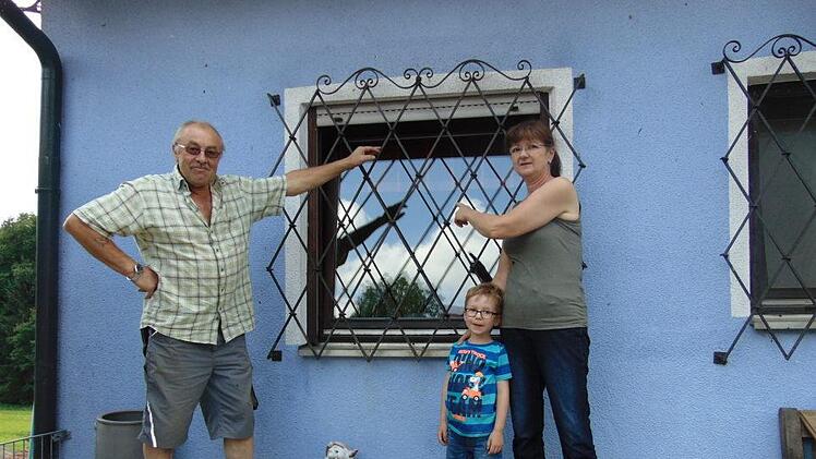 Die Gitter sind für die Stadelmanns Andenken an den Film. Foto: Petra Malbrich