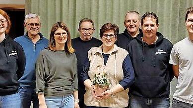 Auf dem Bild von links: Laura Rost, Rudolf Fürstenhöfer, Yvonne Kilian, Werner Zeilinger, Angelika Brandt, Günter Rost, Klaus Meyer, Kevin Kilian.