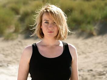 Nina Gummich spielt in der ARD-Serie "Mord auf dem Inka-Pfad" die Ermittlerin im berühmten Mordfall Glück-Tesler von 1997.