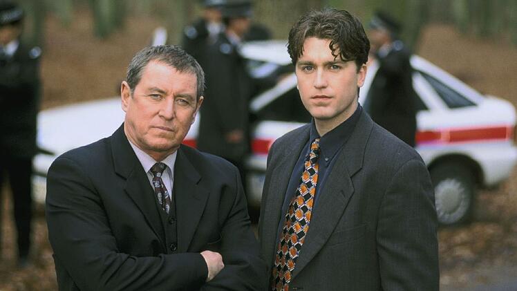 Wegen seiner geruhsamen Art wurde er auch der "Teebeutel-Kommissar" genannt: Inspector Barnaby (John Nettles, links, mit Daniel Casey).