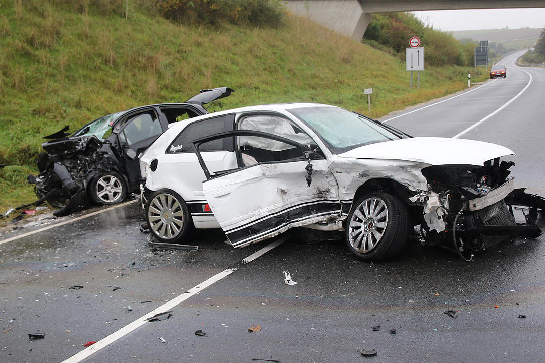 Zwei Schwerverletzte bei Verkehrsunfal an A73