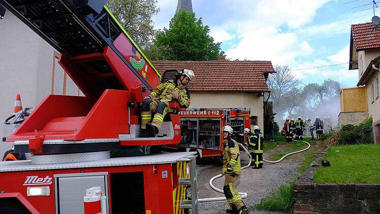 Auch der Drehleiterwagen der Stadtfeuerwehr Hammelburg kam zum Einsatz.Gerd Schaar