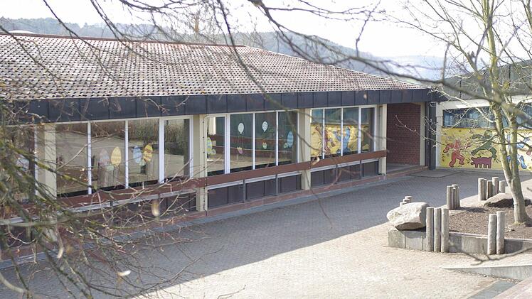 Die Schule in Fuchsstadt  Foto: Ehling