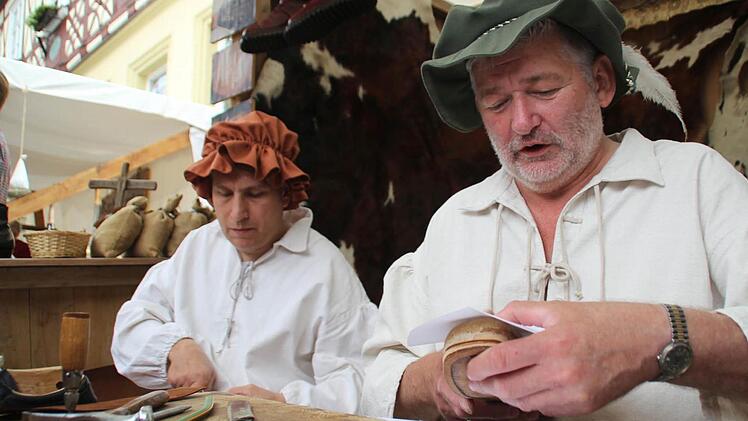 Schuhmacher Thomas Hertel  Foto: Sophie R&ouml;der