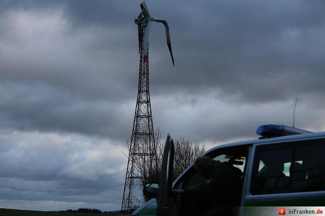 Unwetter über Franken - Böe knickt Rotorblatt ab