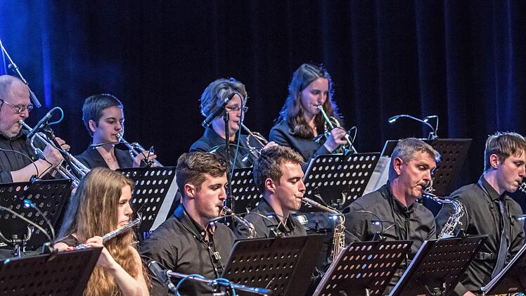 Der Hochschulchor "Die Klangfänger" unter Leitung von Moritz Metzner gestaltet wieder gemeinsam mit dem Hochschulbigband drei Konzerte während das "Campus Design Open".Foto: Archiv/Jochen Berger