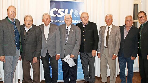 Der Vorsitzende des CSU-Ortsverbands Hammelburg, Detlef Heim (von links) ehrte für 50 und 55 Jahre Mitgliedschaft Reinhold Weigand, Karl Heilmann, Wolfgang Sommerfeld, Georg Sell, Frieder Barth, Erwin Kohlhepp. CSU-Generalsekretär Martin Huber gra...