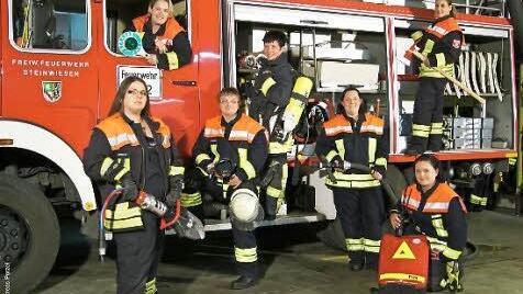 Die "Fire Angels" - mit diesem Bild hat sich die Freiwillige Feuerwehr Steinwiesen beim Wettbewerb "Dahoam is Dahoam" beworben. Foto: sd