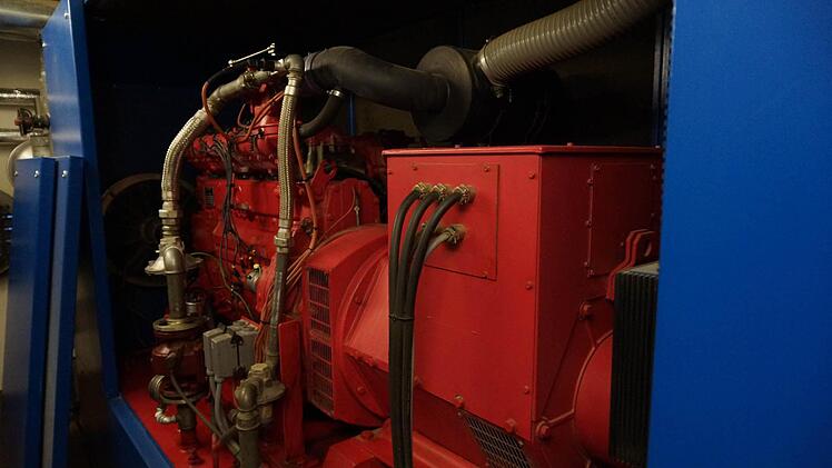 Einer der Gasmotoren auf der Kläranlage. Foto: Arkadius Guzy