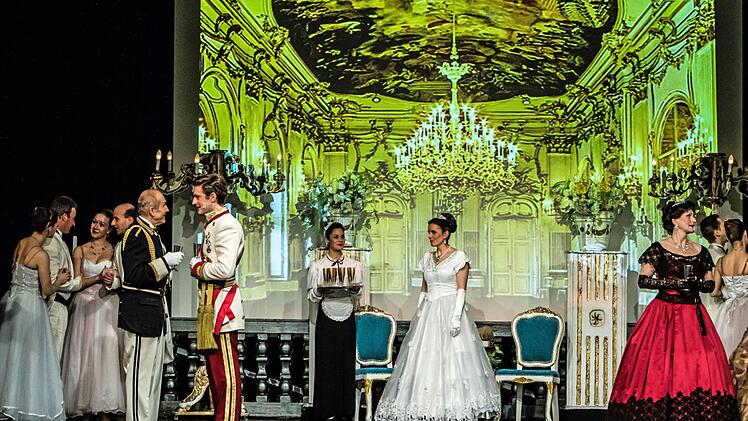 Die Aufführung des Musicals "Sissi" im Kongresshaus Rosengarten beschert dem Coburger Publikum ein Wiedersehen mit Claus J. Frankl als Darsteller und Regisseur.